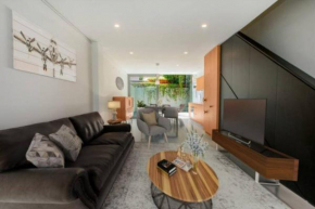 Chic Abode in Trendiest Suburb, Sydney